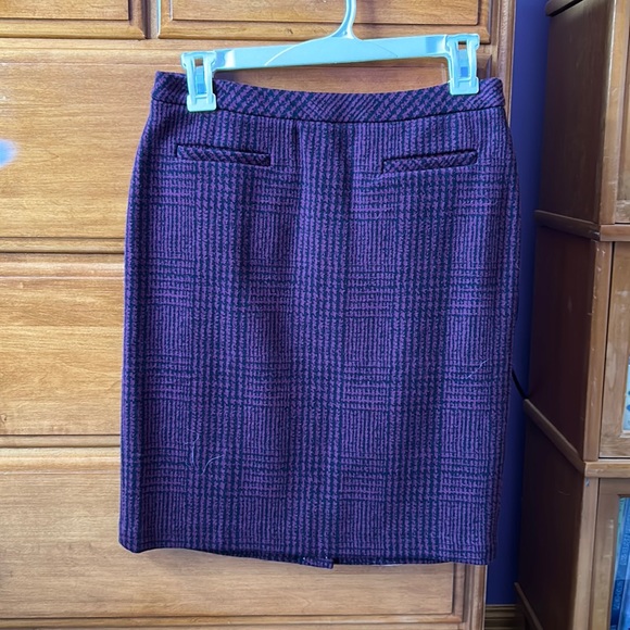 NWT Talbots Cranberry and Black Print Skirt - Picture 1 of 4
